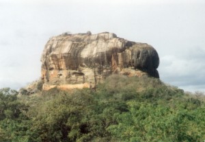 Der Sigiriya-Felsen - ca.300m hoch