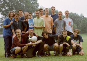 Siegerfoto beim Fußballturnier der evang. Kirchgemeinden Bautzens 2001