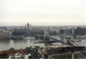 Kettenbrücke über die Donau